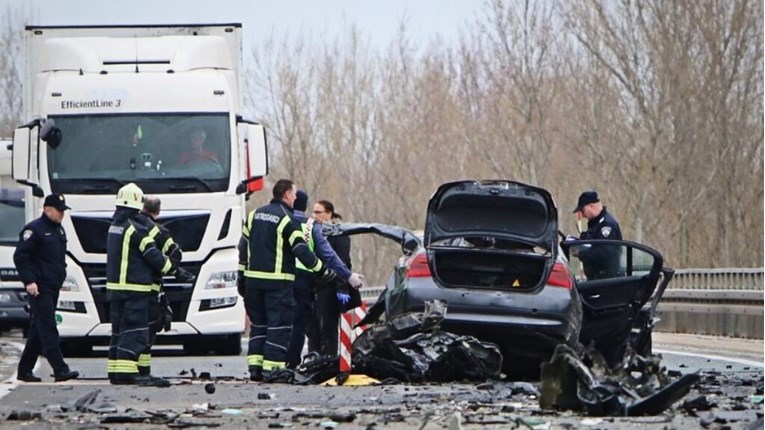VIDEO: Teška nesreća, vozač poginuo u frontalnom sudaru s kamionom