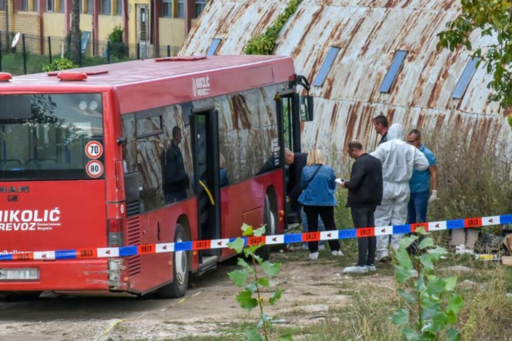 JEZIVO: VOZAČ AUTOBUSA SE ISKASAPIO PRED PUTNICIMA I KOLEGAMA: “Creva su mu ispala iz stomaka”