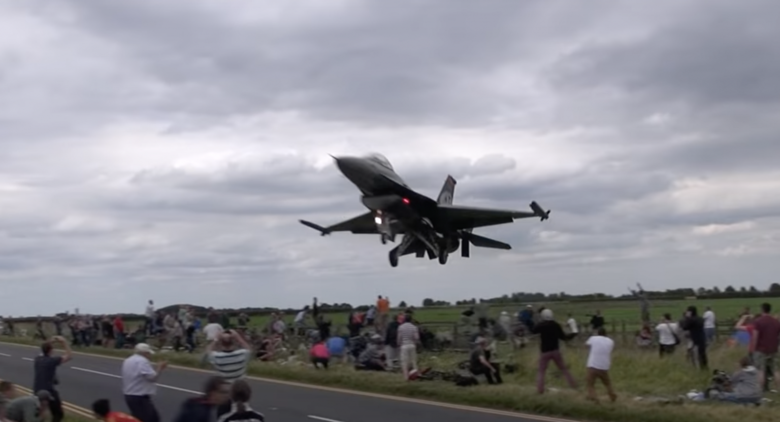 ‘Ludi’ turski pilot: Pogledajte šta je uradio ovaj pilot sa F-16 (VIDEO)