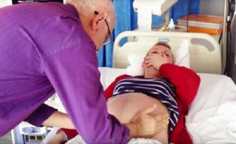 Doktor je rukama stisnuo stomak trudnice. Ono što je uslijedilo… NEVJEROVATNO! (VIDEO)