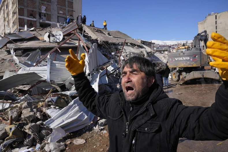 Turci u šoku: Nakon zemljotresa otvorila se ogromna provalija, kao da je kraj sveta!