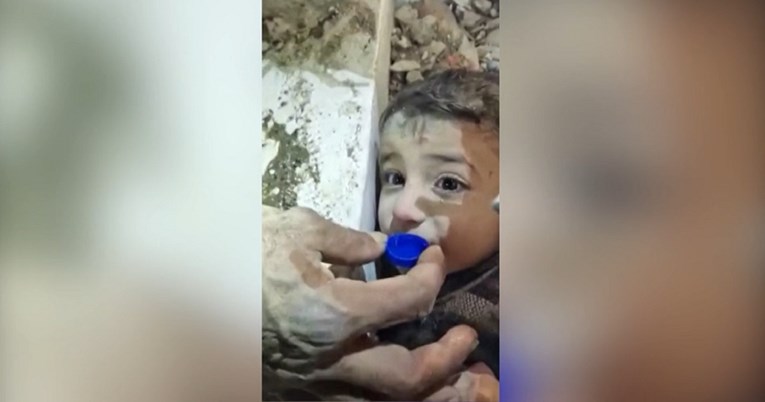 VIDEO: Dječak u Turskoj nakon 45 sati izvučen iz ruševina