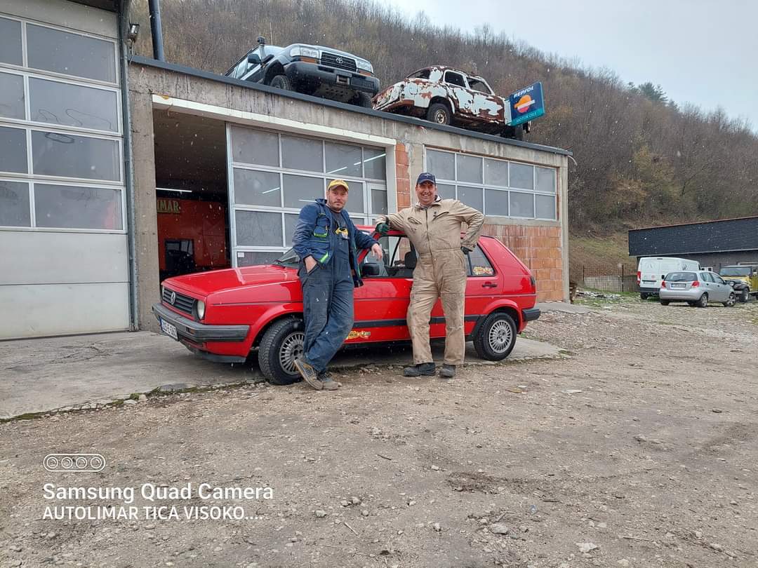 Autolakirer Tica radniku poklonio vozilo: Da te sluša “dvica” i da nema hrđe