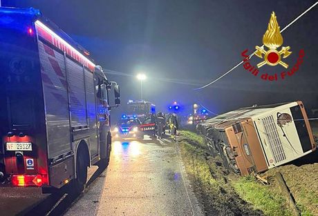 Prve fotografije prevrnutog autobusa sa turistima iz BiH: Najmanje 30 povređenih, prizor je jeziv