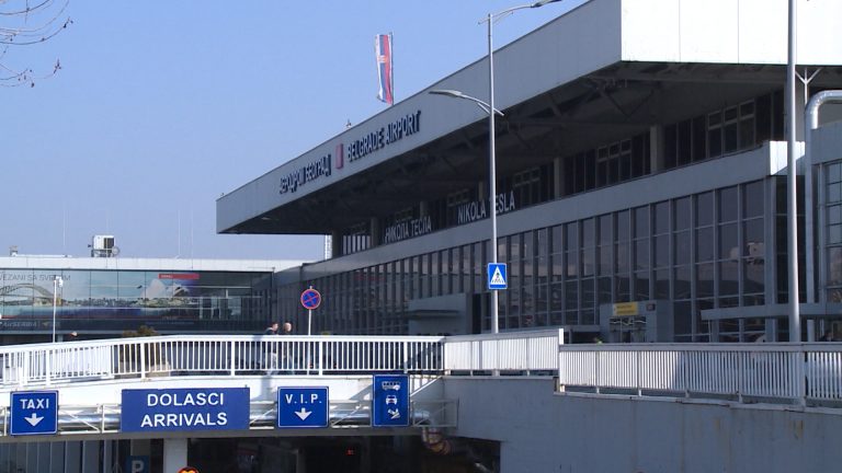 Drama na Aerodromu „Nikola Tesla“: Dojavljene bombe u nekoliko aviona, letovi obustavljeni (VIDEO)