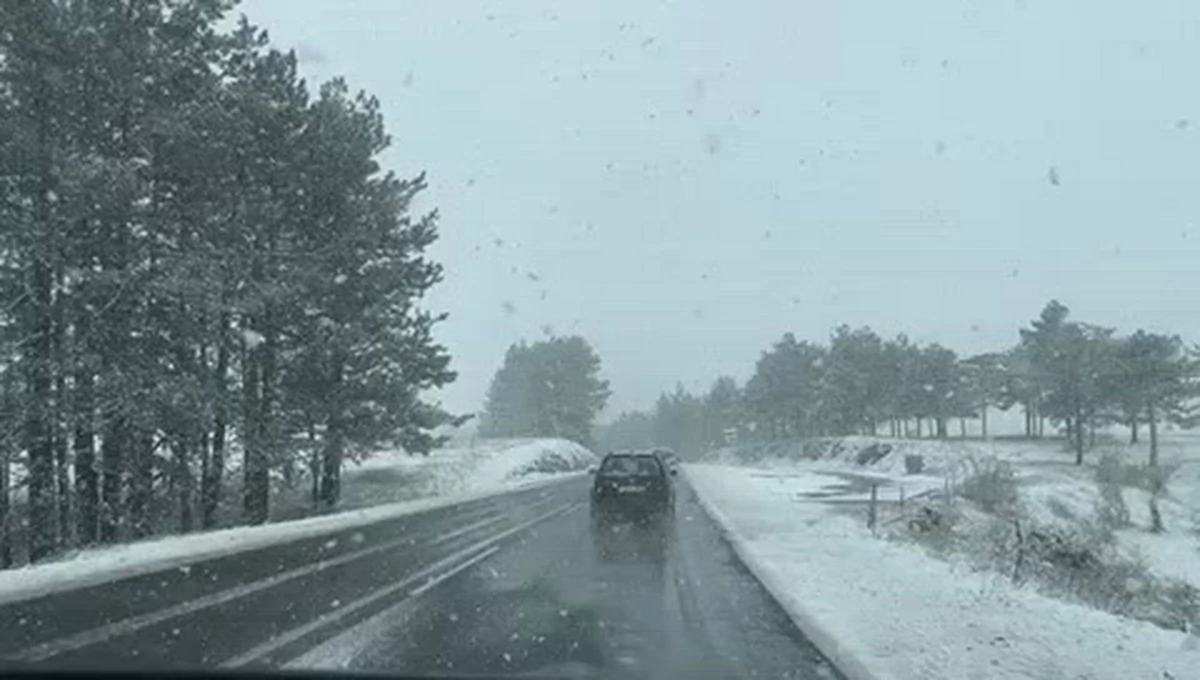 Ovo nismo imali cele zime: Pogledajte kako je u aprilu sneg zavejao ove delove naše zemlje (FOTO)