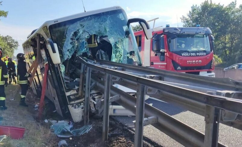 Stravičan udes, povrijeđeno 60 osoba: Na lice mjesta stigle brojne ekipe hitne pomoći, helikopter