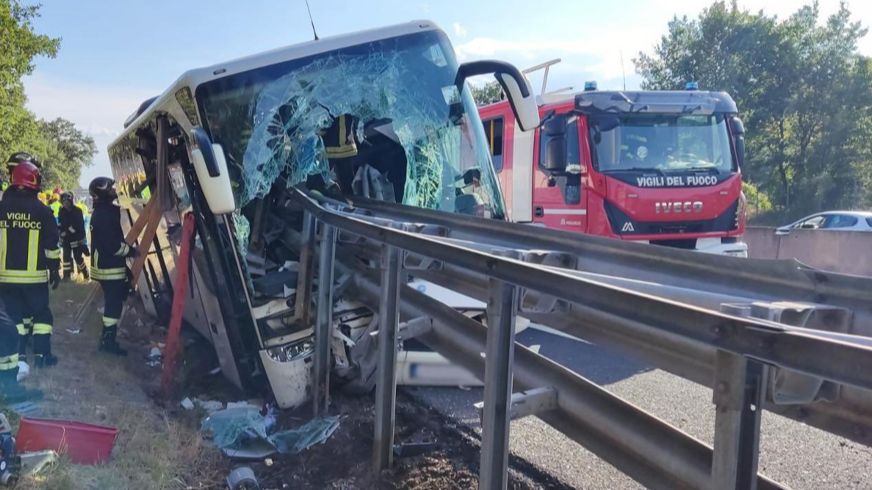 Stravičan udes, povrijeđeno 60 osoba: Na lice mjesta stigle brojne ekipe hitne pomoći, helikopter